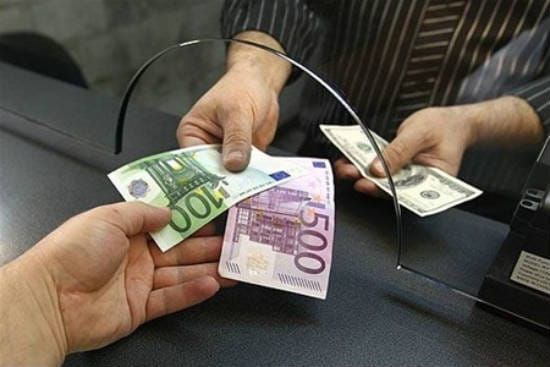 Бишкекте 4 акча алмаштыруучу жайга 220 миң сом айып салынды