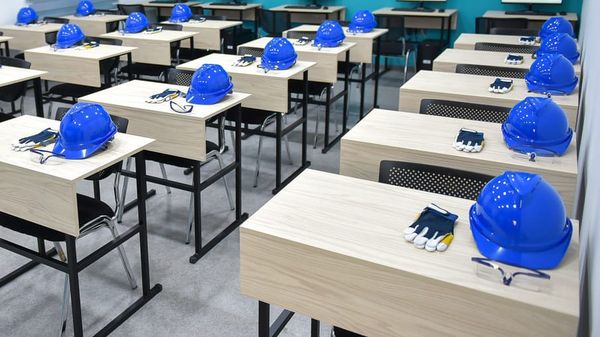 Кесиптик билим алган жаштарга жеңилдиктерди берүү долбоору сунушталды