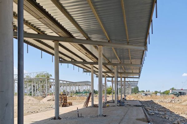 Чүйдө уруксатсыз курулуп жаткан май куюучу жайга айып салынды