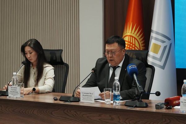 Өлкөдө жаңы үлгүдөгү 20 жана 50 сомдук банкноттор жүгүртүүгө чыгарылды
