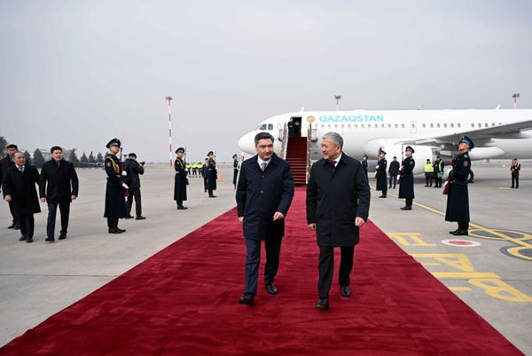 Казакстандын премьер-министри Кыргызстанга келди