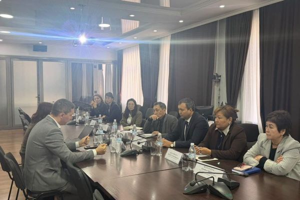 Эмгек министрлигинда Адам укуктары боюнча маселе талкууланды