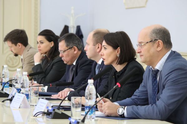 Бишкекте Орусиянын өнөр жай министрлигинин делегациясы менен жолугушуу өттү