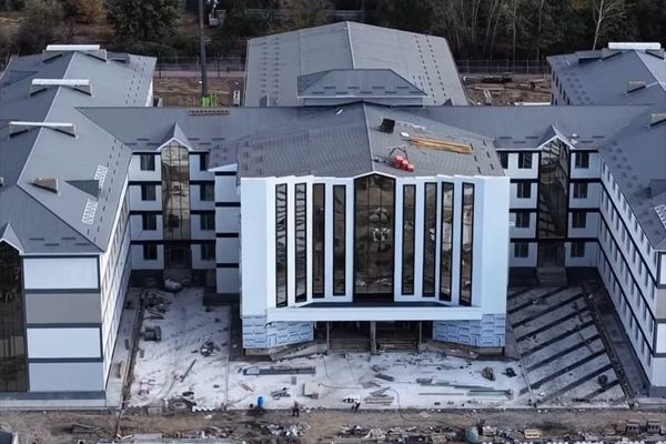 Ошто Кыргызстандагы эң чоң мектептин курулушу аяктады