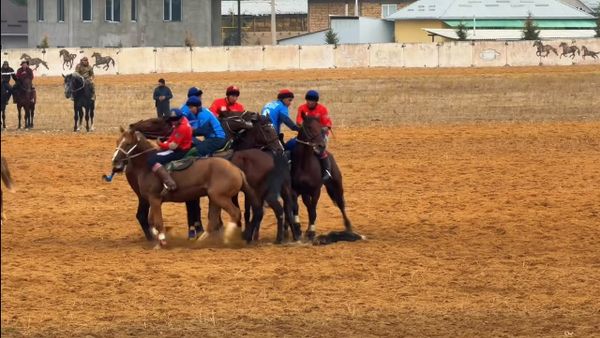 Ош шаарынын күнүнө карата улуттук спорттук мелдештер өттү