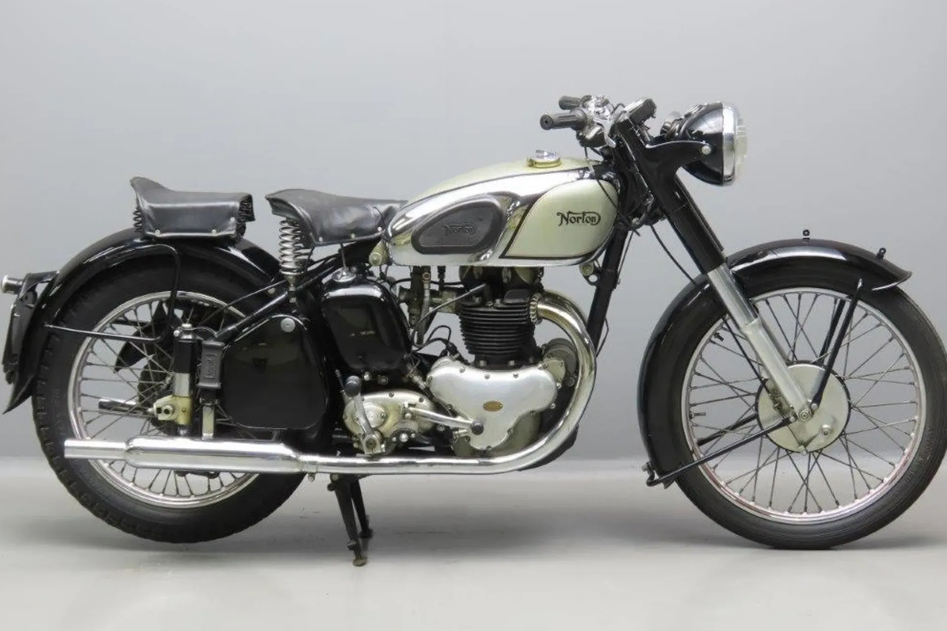 Norton Dominator του 1949, κλασικό βρετανικό twin