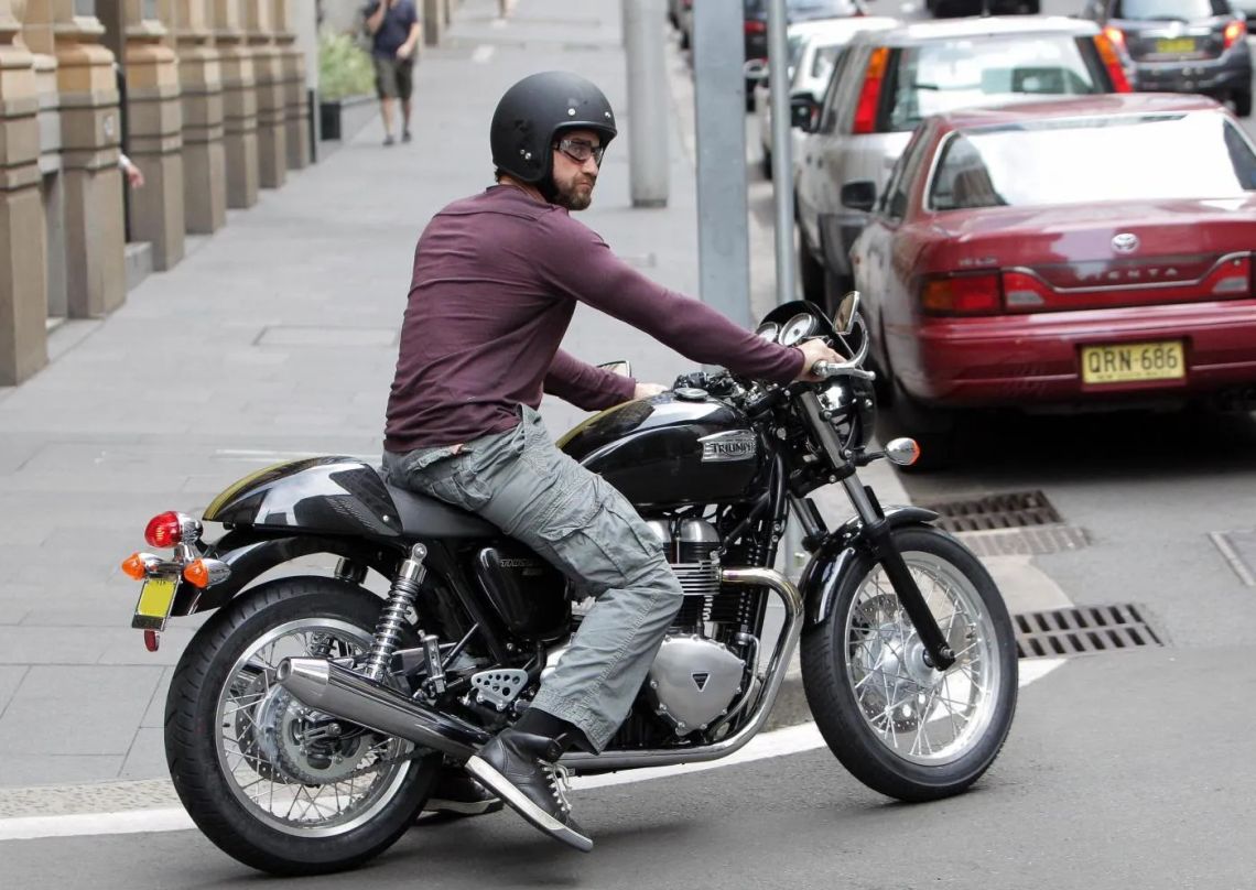 Ποιοι διάσημοι οδηγούν Triumph Thruxton;