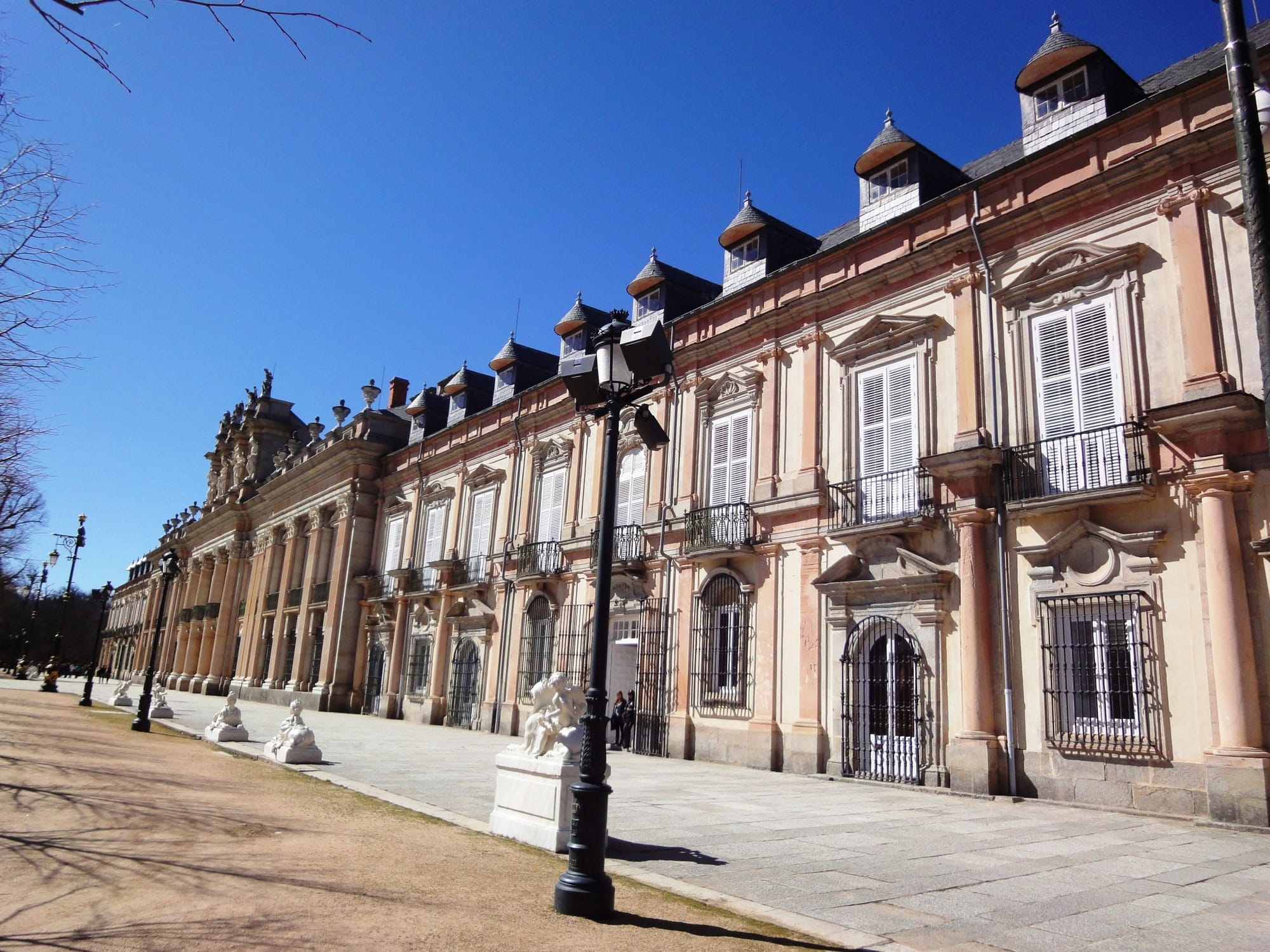 An oblique view along the palace façade facing the stepped fountain at La Granja.