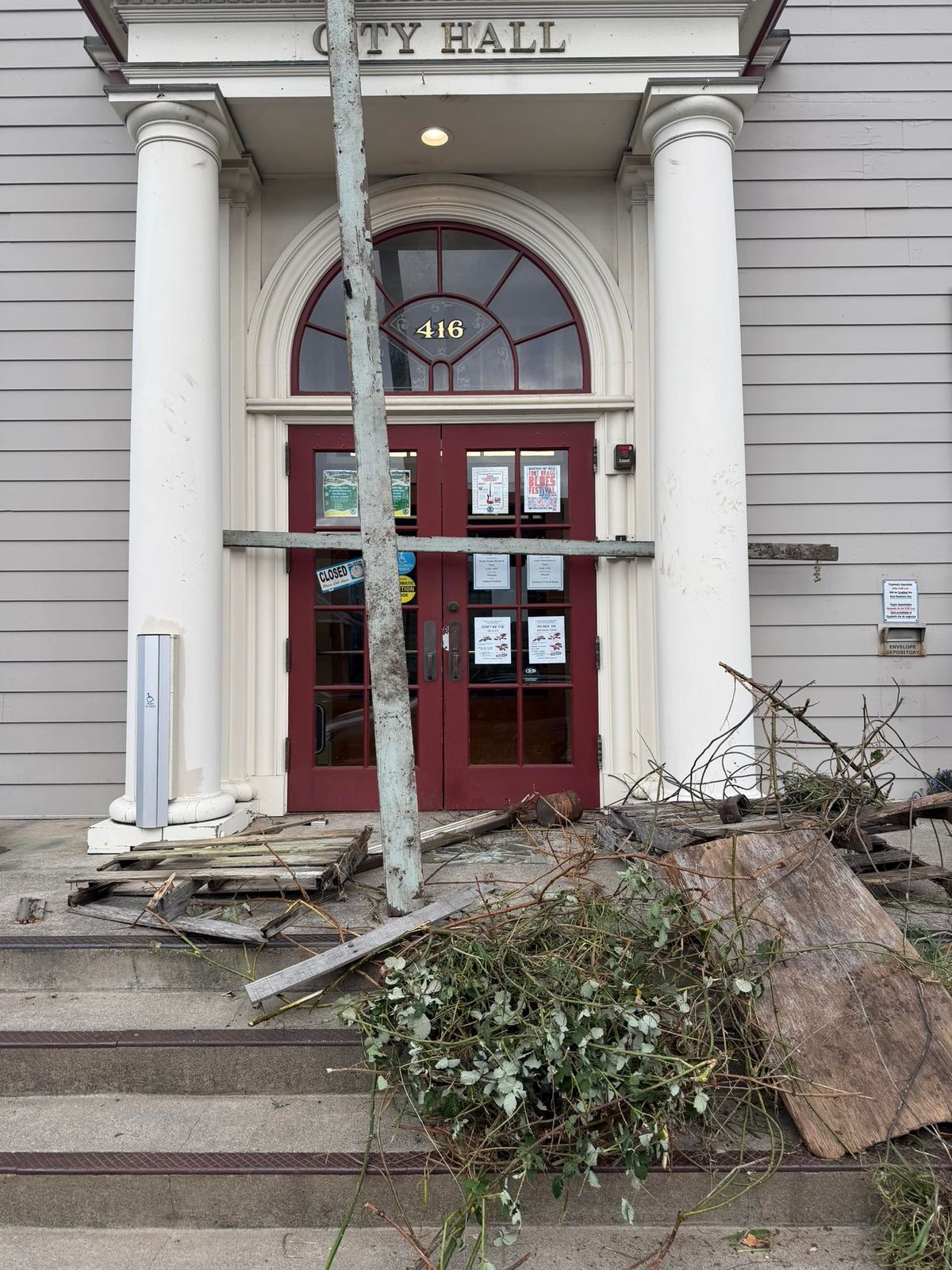 Frustrations Over Trash Pickup, Parking Enforcement Come to a Head in Fort Bragg