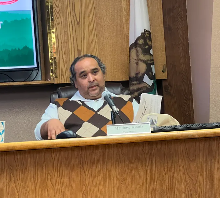 Willits Postpones Consultant Vote Over Conflict Questions, Approves HR Contract Despite Concerns