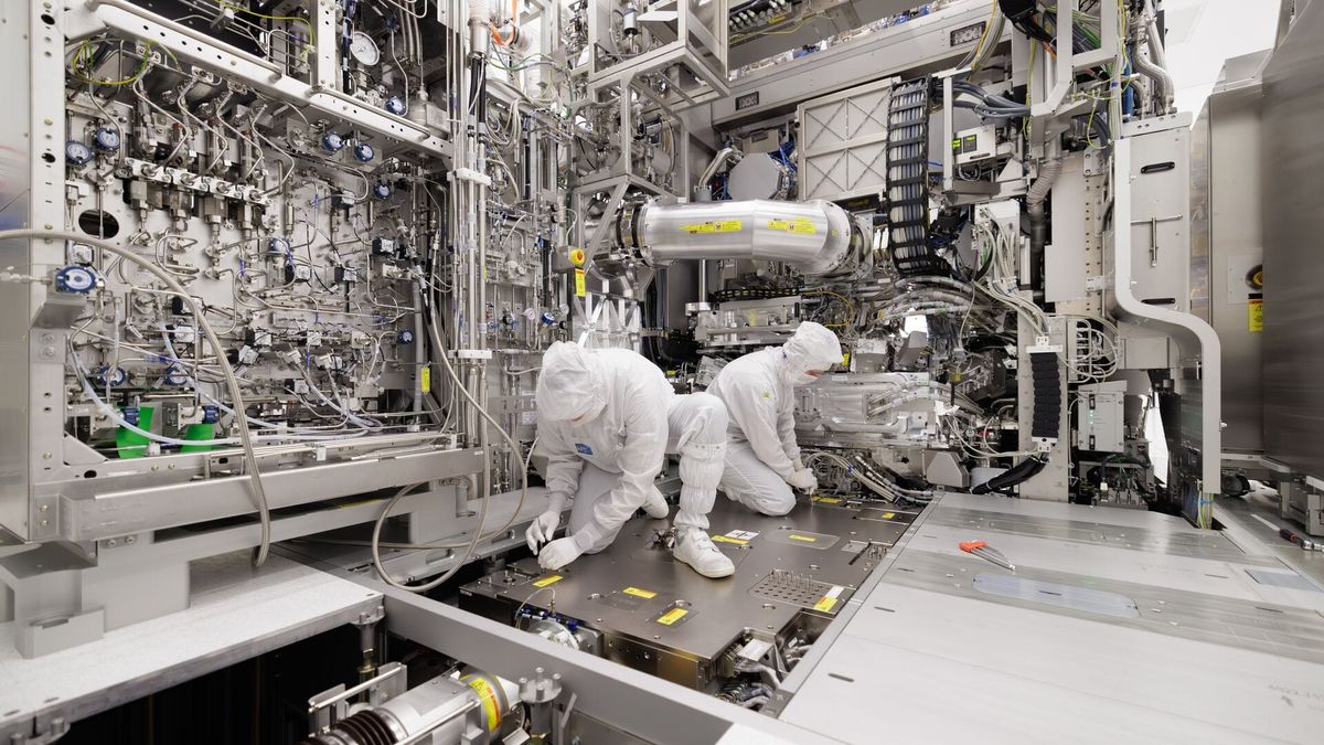 ☀️ The Hague Insider Summer Briefing: ASML — the company at the centre of global power politics between the US, China and the Netherlands