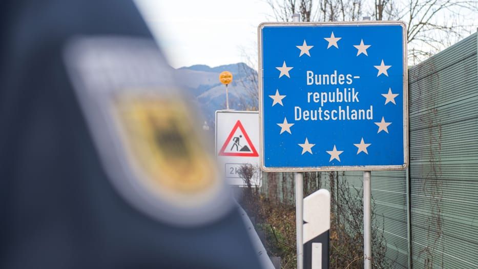 Dutch pressure grows on Germany to scale back border controls, but Berlin remains unmoved