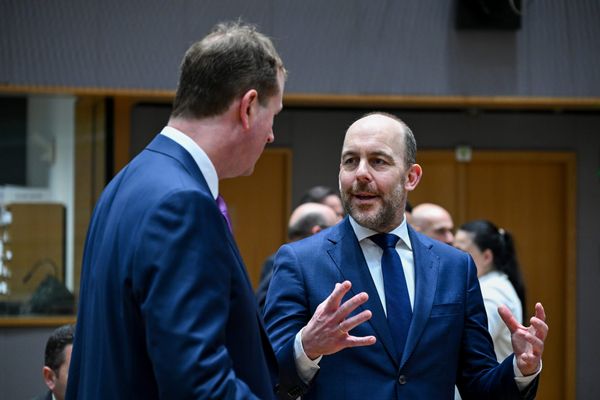 Dutch cabinet struggles with protests and violence over asylum