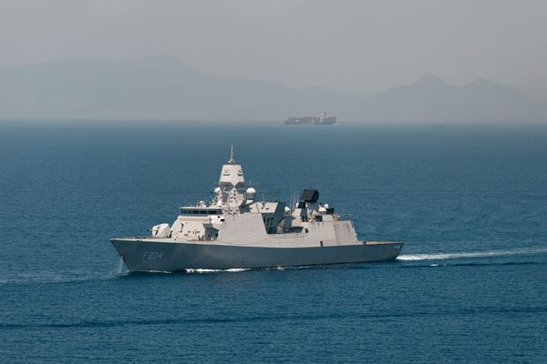 The Netherlands sends minehunter and frigate towards the Strait of Hormuz after US–Iran deal