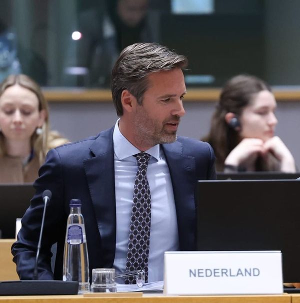 Minister Sjoerdsma absent again due to persistent back problems: misses debates, cabinet meeting, U.S. trip postponed