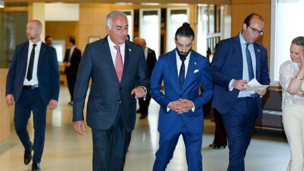 What happened in The Hague during the controversial visit of  Reza Pahlavi?