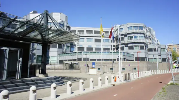 Dutch watchdogs warn new spy law gives AIVD and MIVD sweeping powers: "Not in balance"
