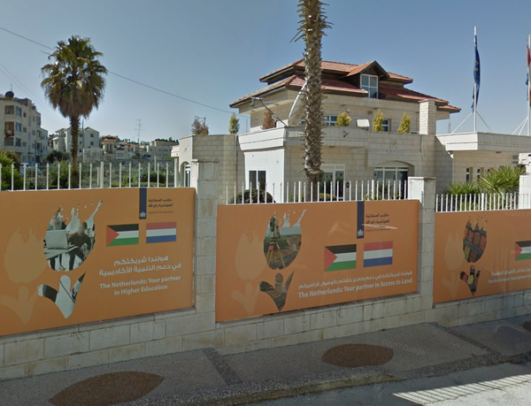 Israel orders eight Dutch diplomats in Ramallah to hand over diplomatic papers after Dutch settlement goods ban