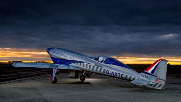 Rolls-Royceun Elektrikli Uçağı Rekor