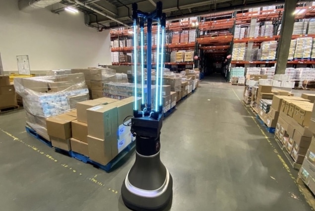 UV-C ışık sistemli robot
