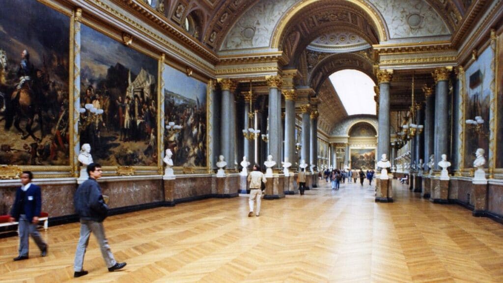 louvre müzesinin sanal müze görseli