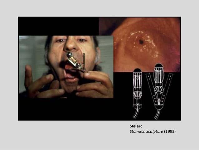 performans sanatları ve teknoloji için kamera yutan sanatçı görseli