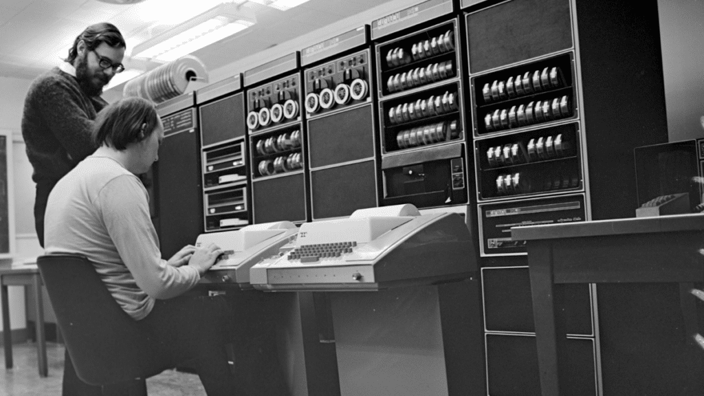 Dennis Ritchie ve Ken Thompson.