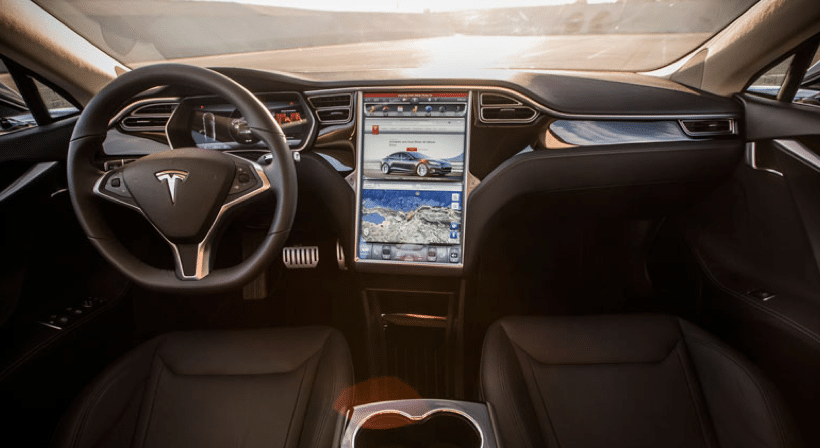 tesla elektrikli araç iç donanım