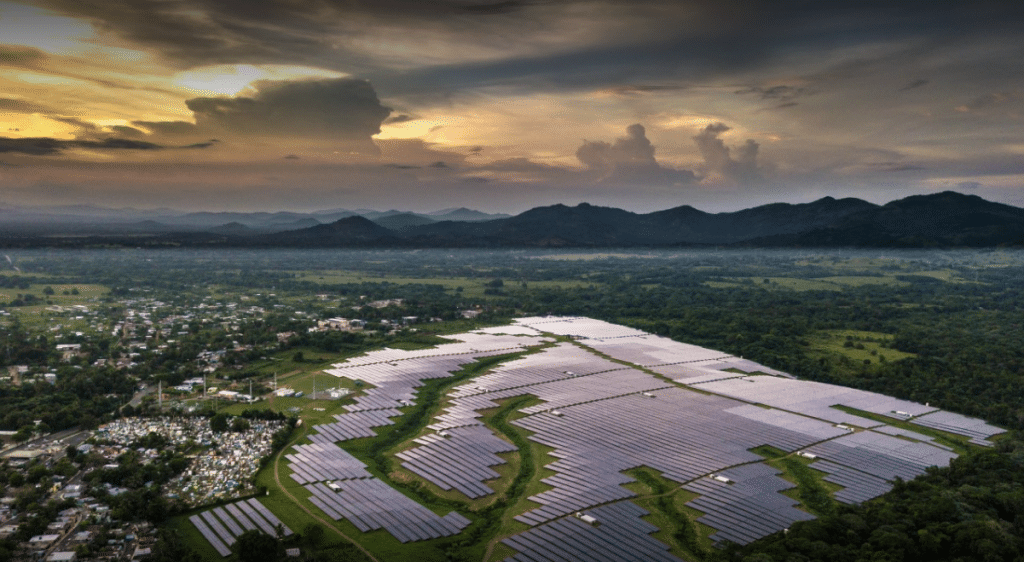 Dominik Cumhuriyeti'ndeki Monte Plata Güneş Enerjisi Çiftliği