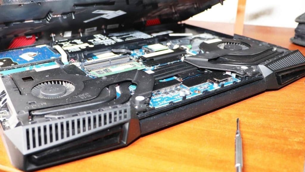 Bozulan Laptop Ekran Kartı Nasıl Değiştirilir