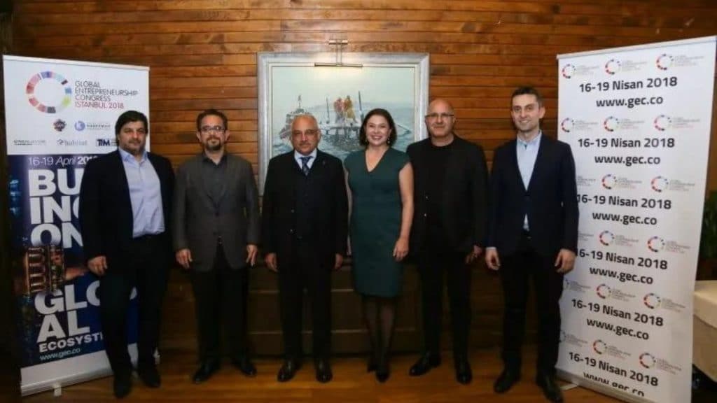 Emre Kurttepeli Kimdir