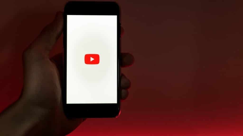YouTube Yeni Düzeltme Özelliği ile İzleyiciler Bilgi Kartlarına Ulaşabiliyor