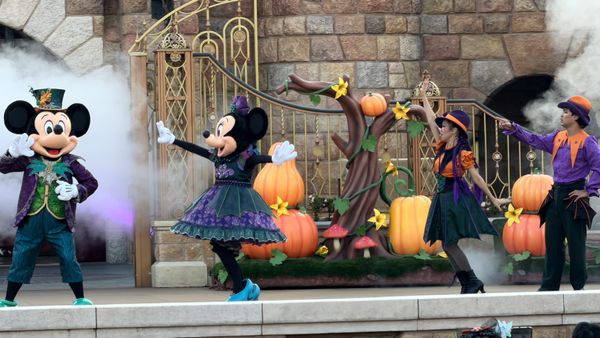 Hong Kong Disneyland Halloween 2026: Complete Guide, Shows, Villains & Tips