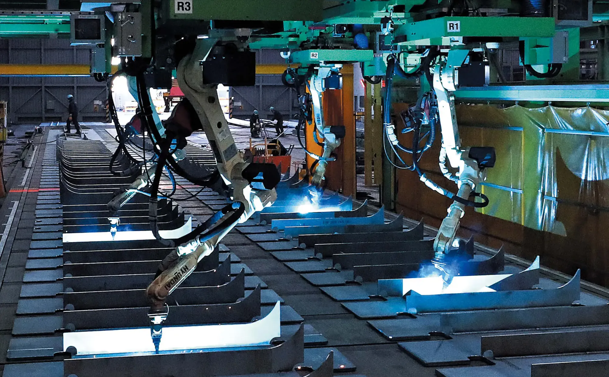 Previously, six workers welded 500 tons of material per month, but with robots now, they can weld 900 tons monthly.