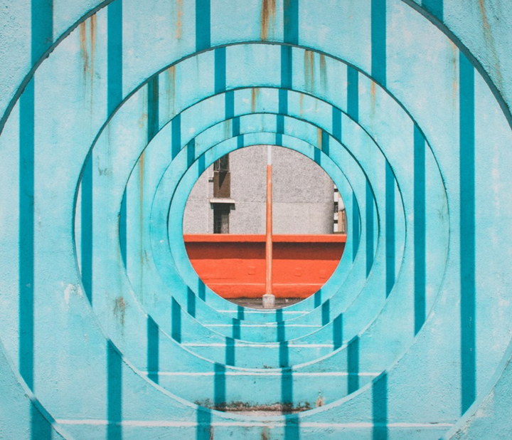 Closer or farther? How the brain processes social and spatial distances