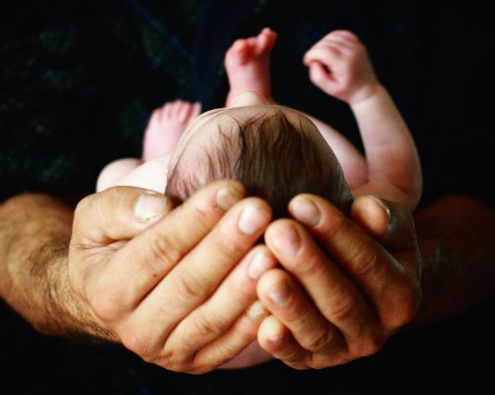 Born to Care. How Newborns React to Kindness
