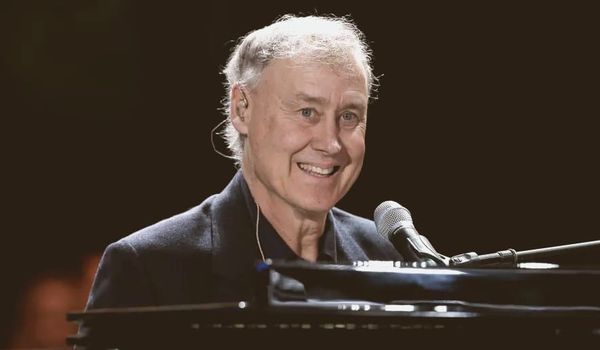 Bruce Hornsby Heads to Scottsdale Center This Friday; Metric, Broken Social Scene Open Week. Phoenix Magazine's weekly con…