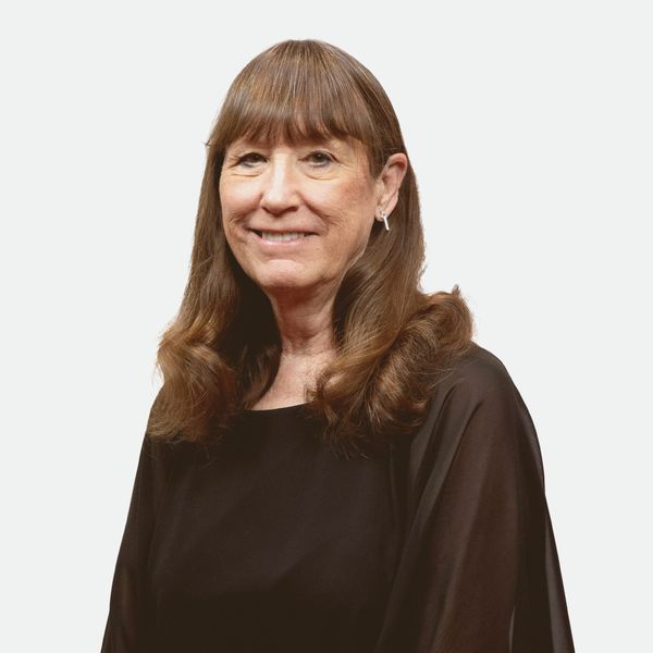 Retiring Phoenix Symphony Cellist Laurie Stearns Selby and Husband Tom Commit $500,000 to CRESCENDO Campaign. The $500,000…