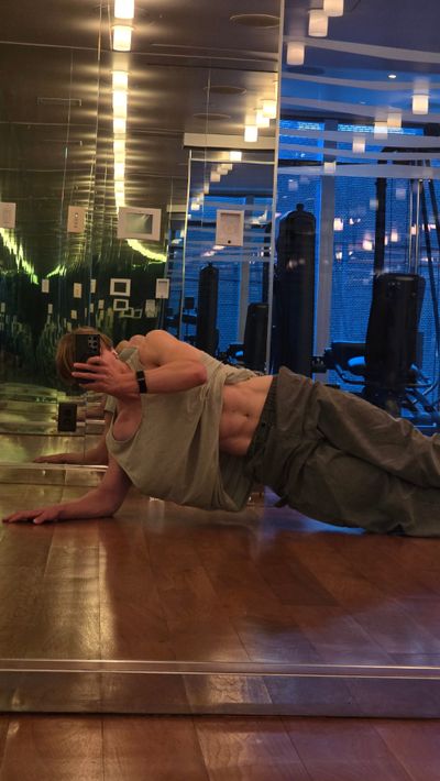 Gym training sideplank