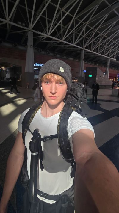 Walking and taking the train to Dadu District