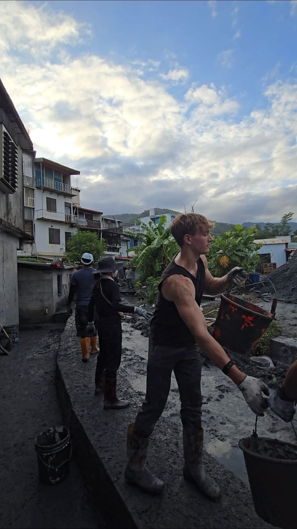 Helping With Guangfu‘s Natural Disaster: Official Bucket Passer