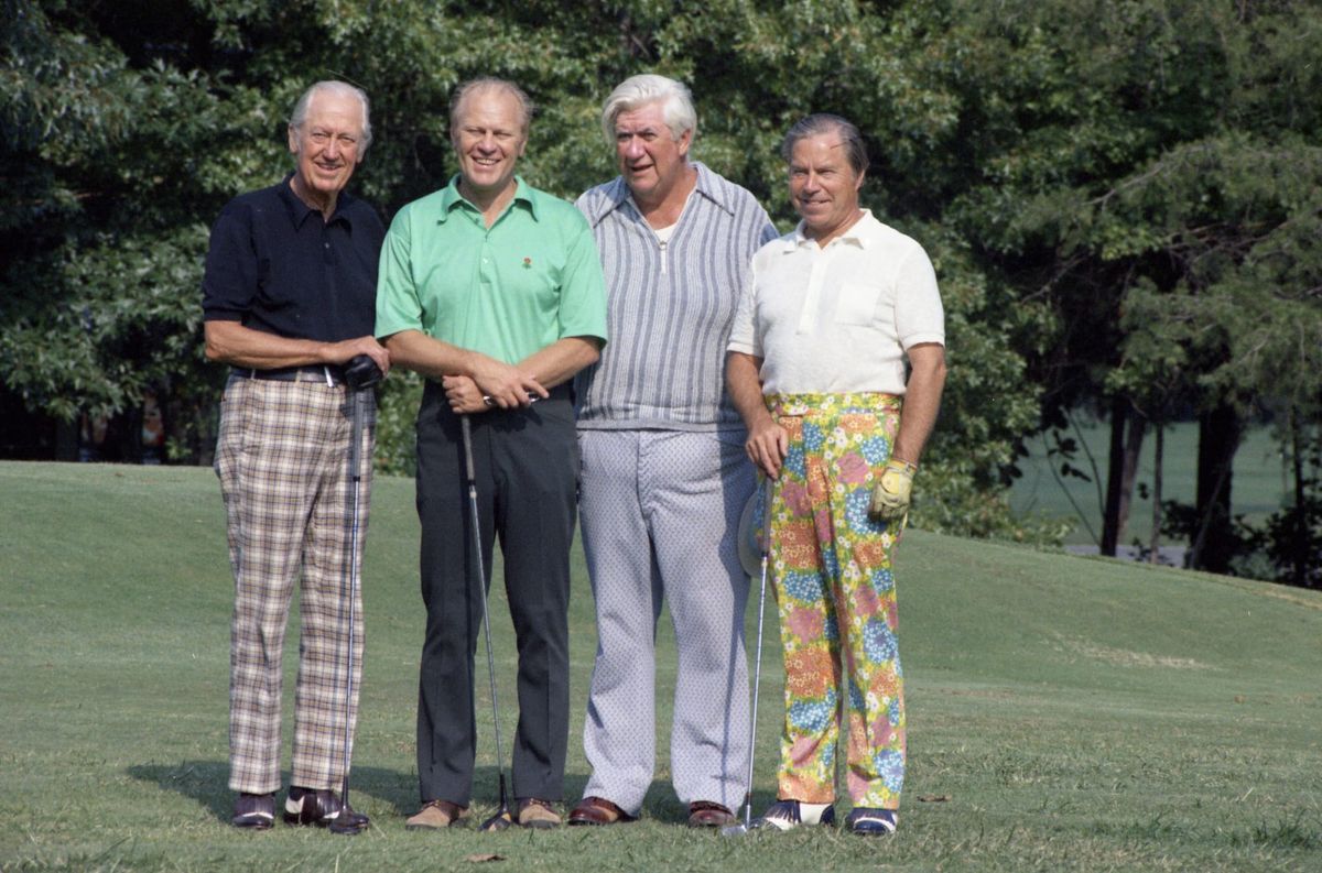 A bipartisan gathering of golfers on the green. 