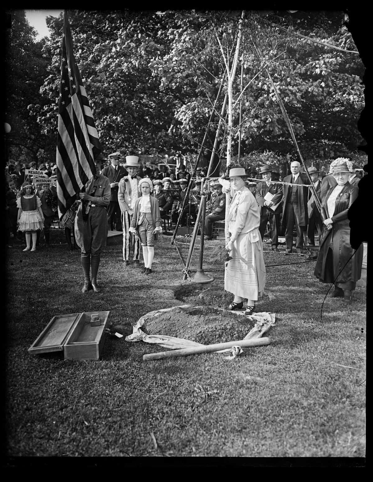 Mother's Day tree planting at the US Capitol 