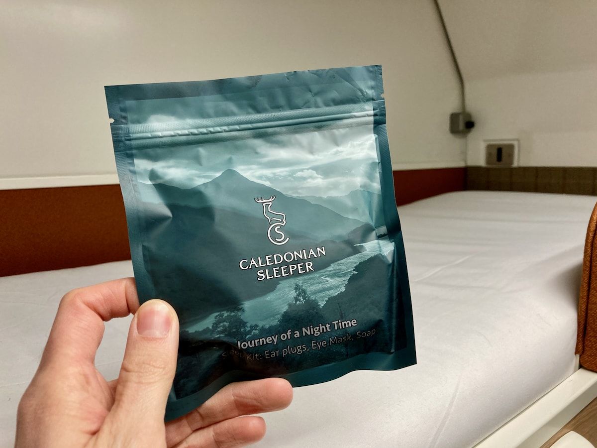 Das eingepackte Nacht-Kit im Caledonian Sleeper