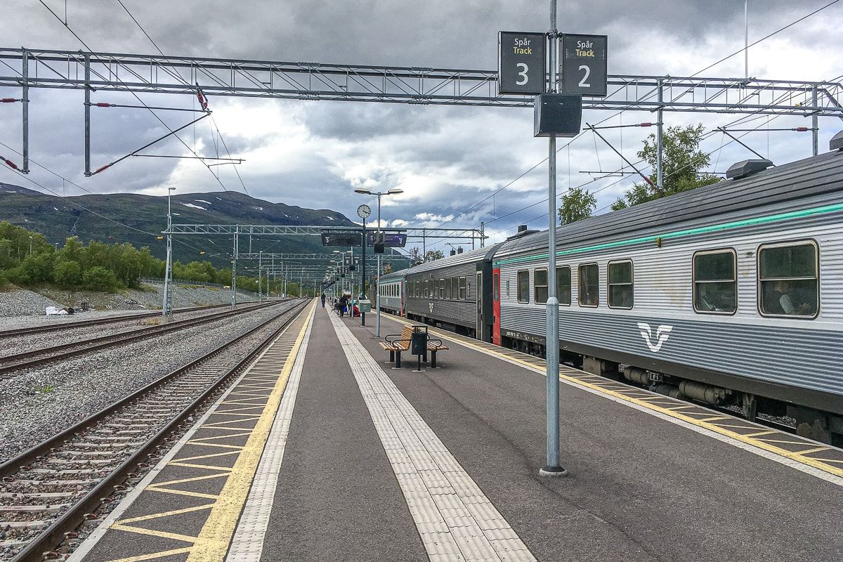 Nachtzug in Abisko