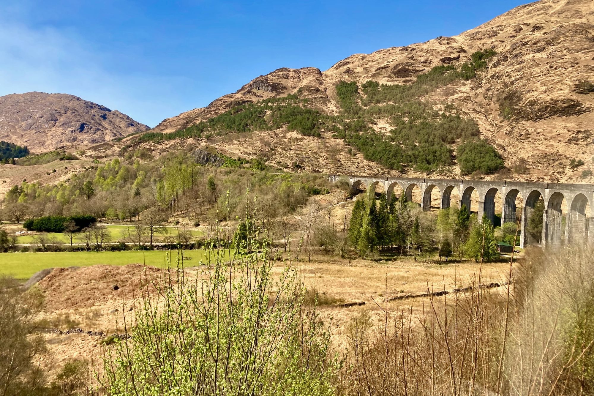 Bild: Berge und Viadukt
