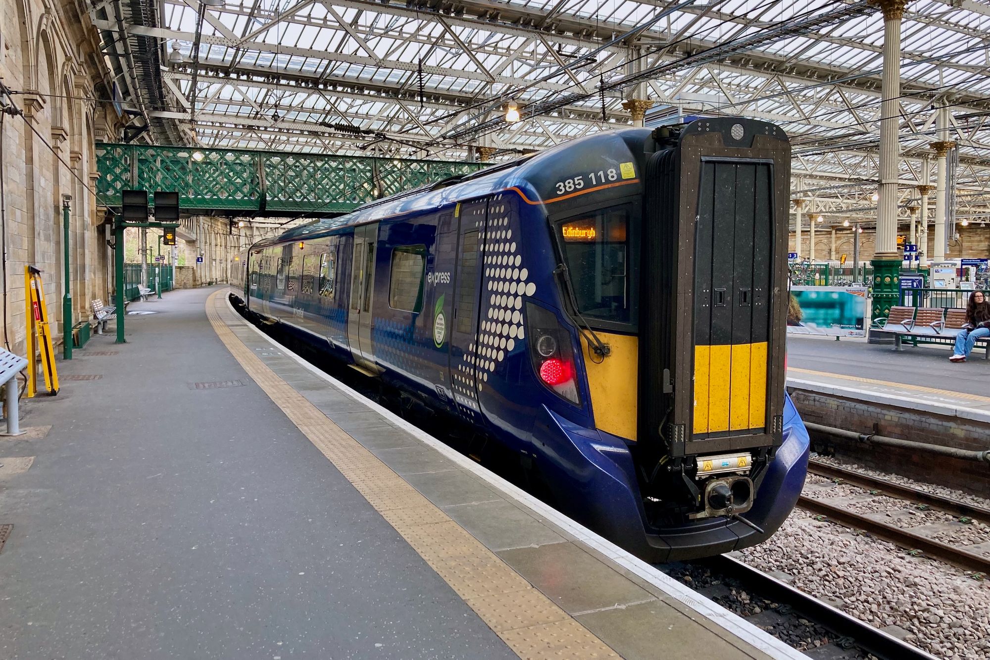 Bild: Elektrotriebwagen des Typs Hitachi AT200