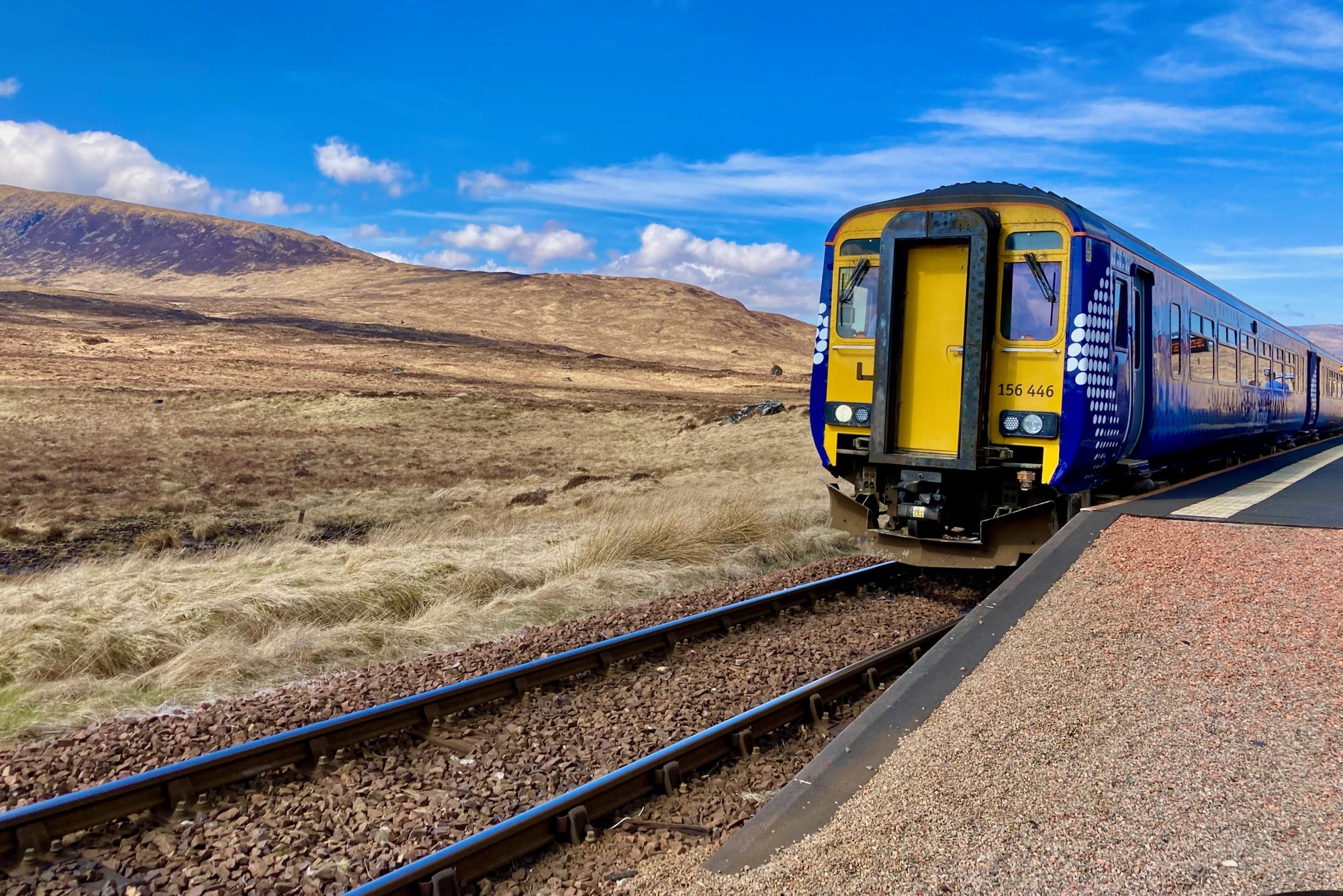 Bild: Sprinter an einem Bahnsteig