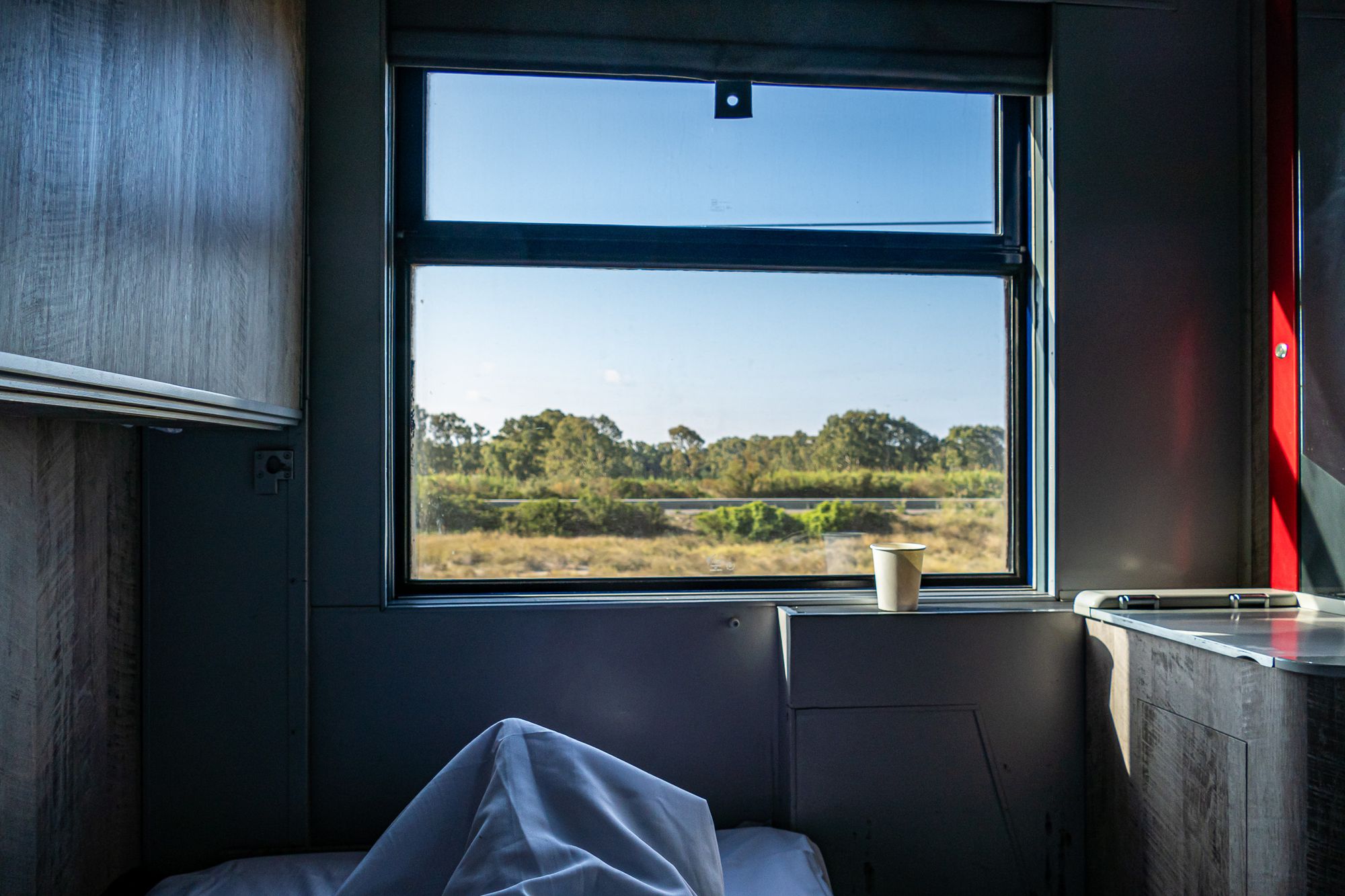 Blick aus dem Abteilfenster aus dem Schlafwagenbett
