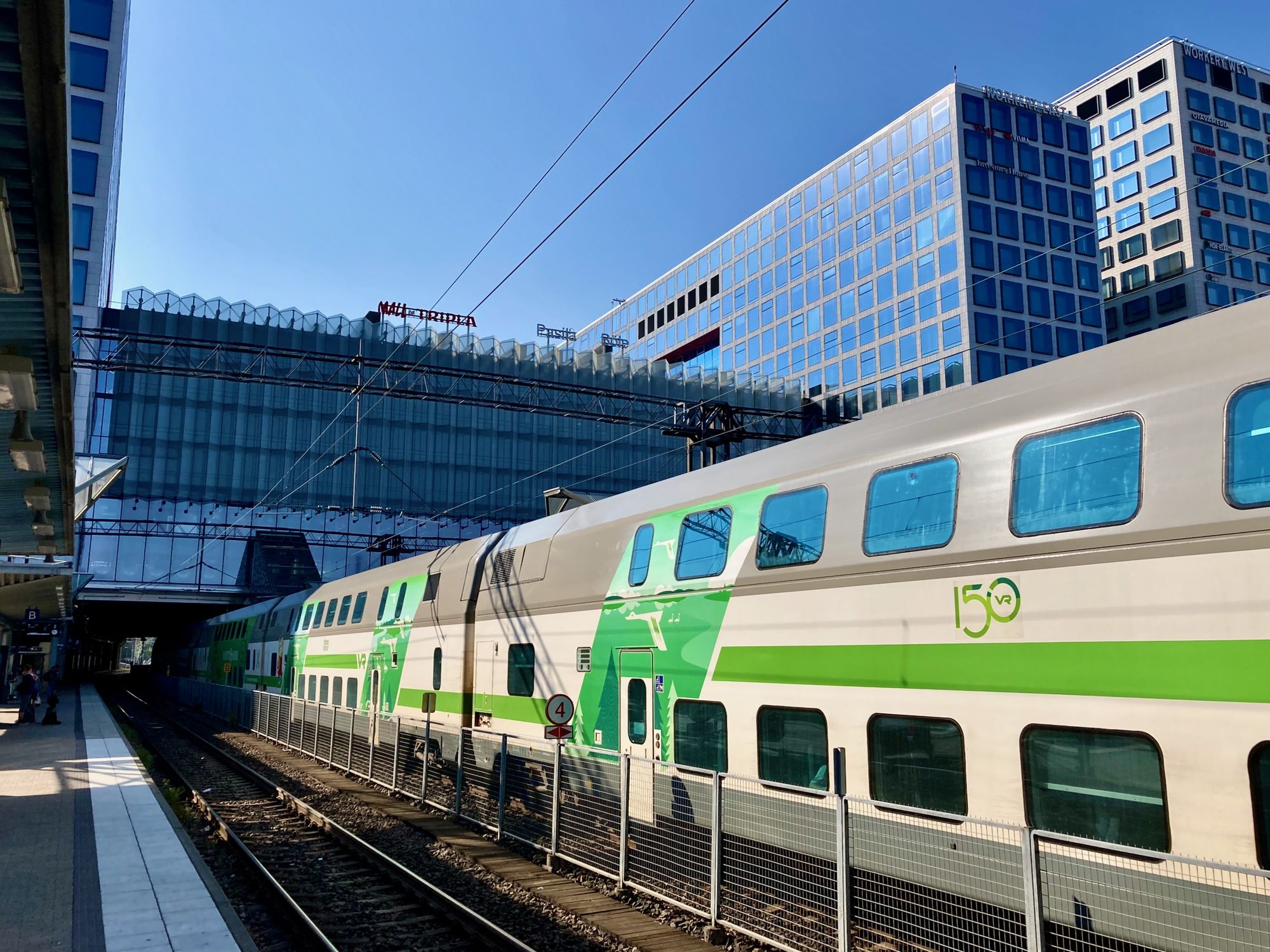 Intercity am Bahnhof Pasila